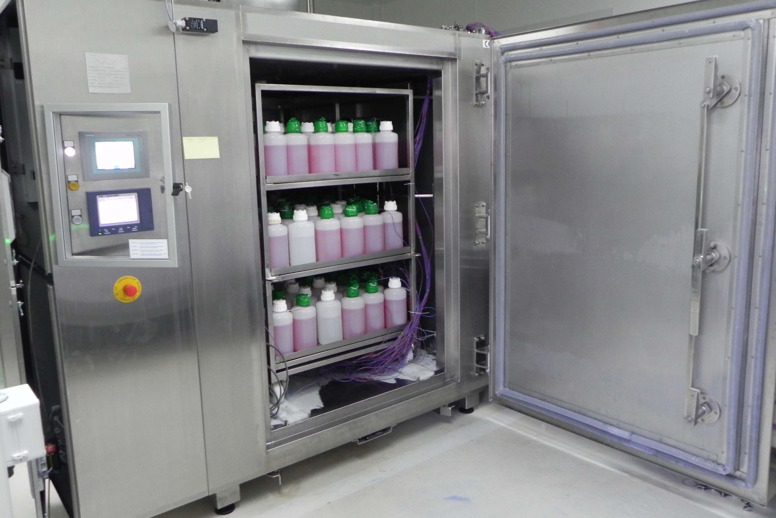 Cryogenic freezing of pharmaceutical products